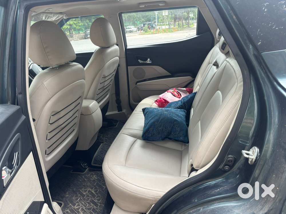 Mahindra Tuv 300 2025 Green