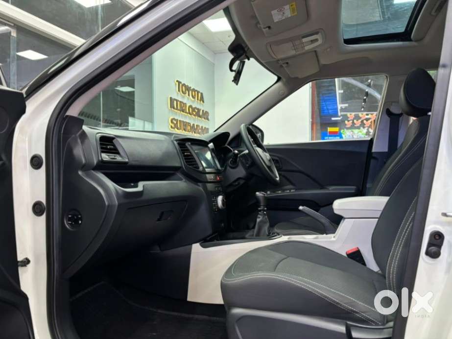 Mahindra Xuv300 W6, 2023, Petrol