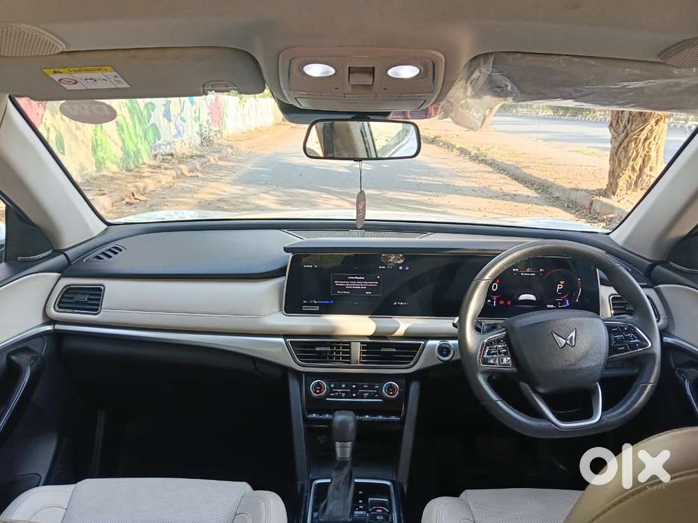 Mahindra Xuv700 2.2 Ax 7 Diesel At Luxury Pack Str, 2025, Petrol