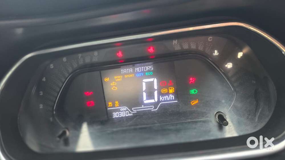 Tata Nexon, 2022, Petrol