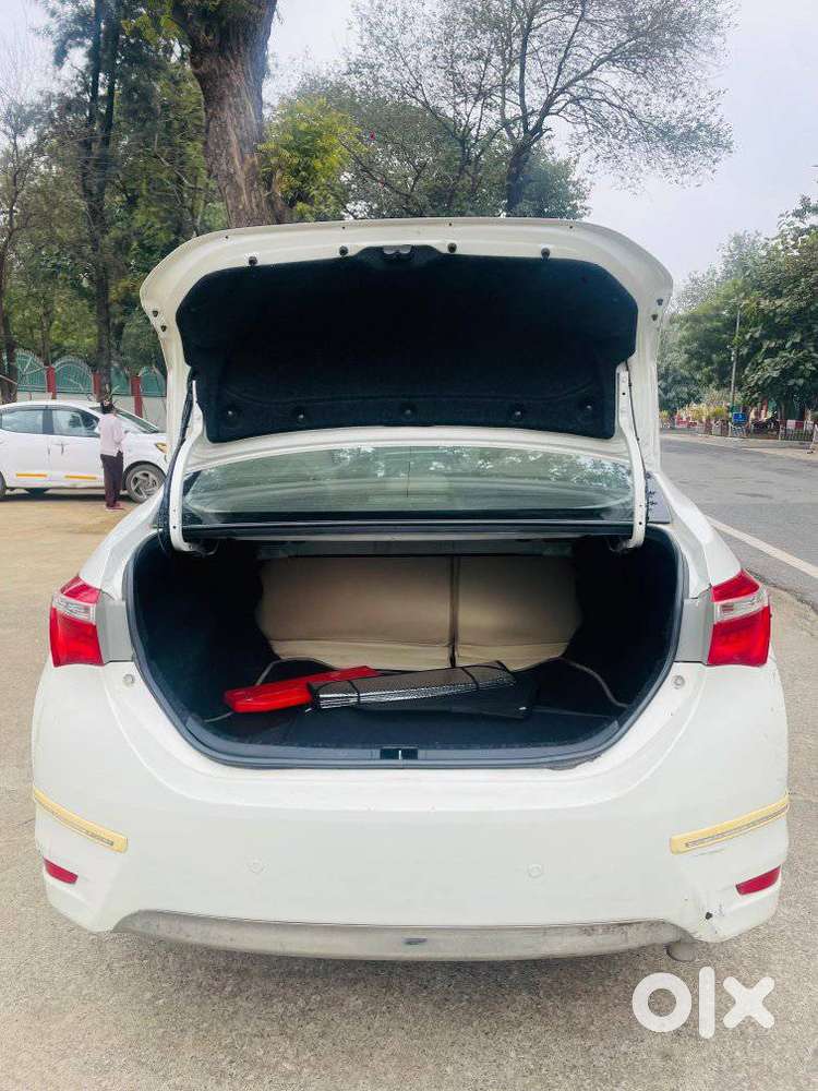 Toyota Corolla Altis 2013-2017 G At, 2014, Petrol