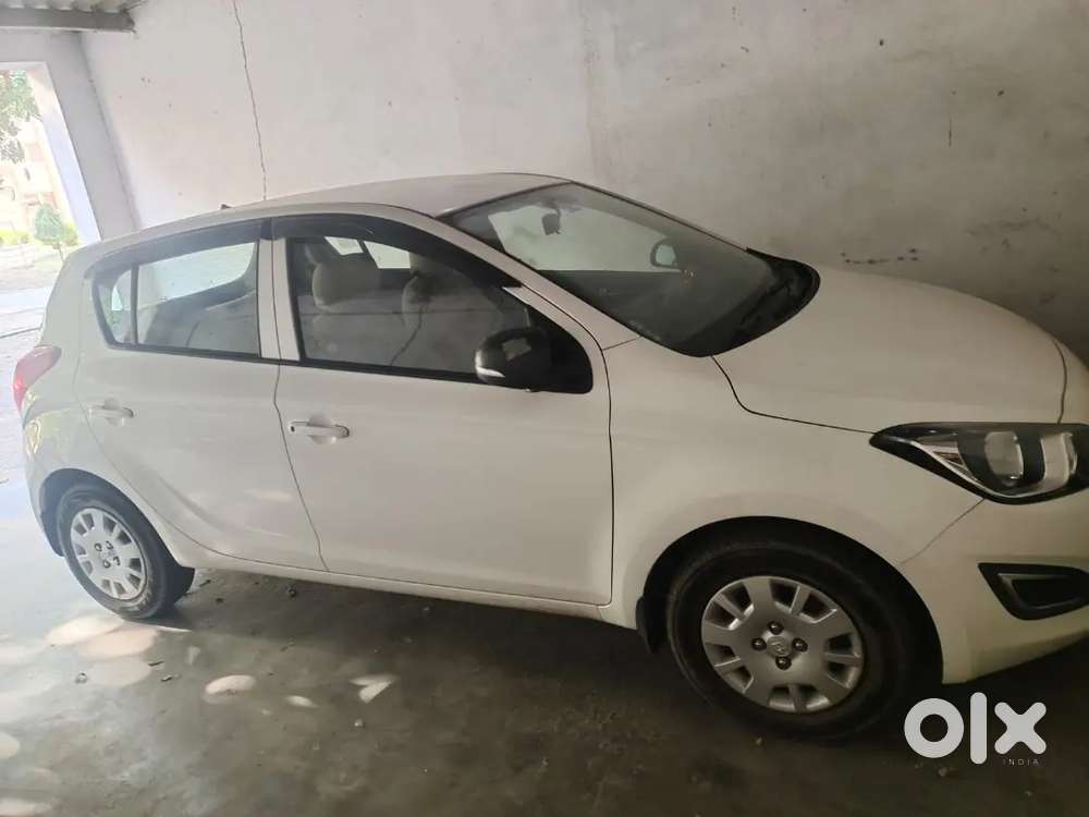 Hyundai I20 2014 Diesel Well Maintained Less Driven With New Tyres