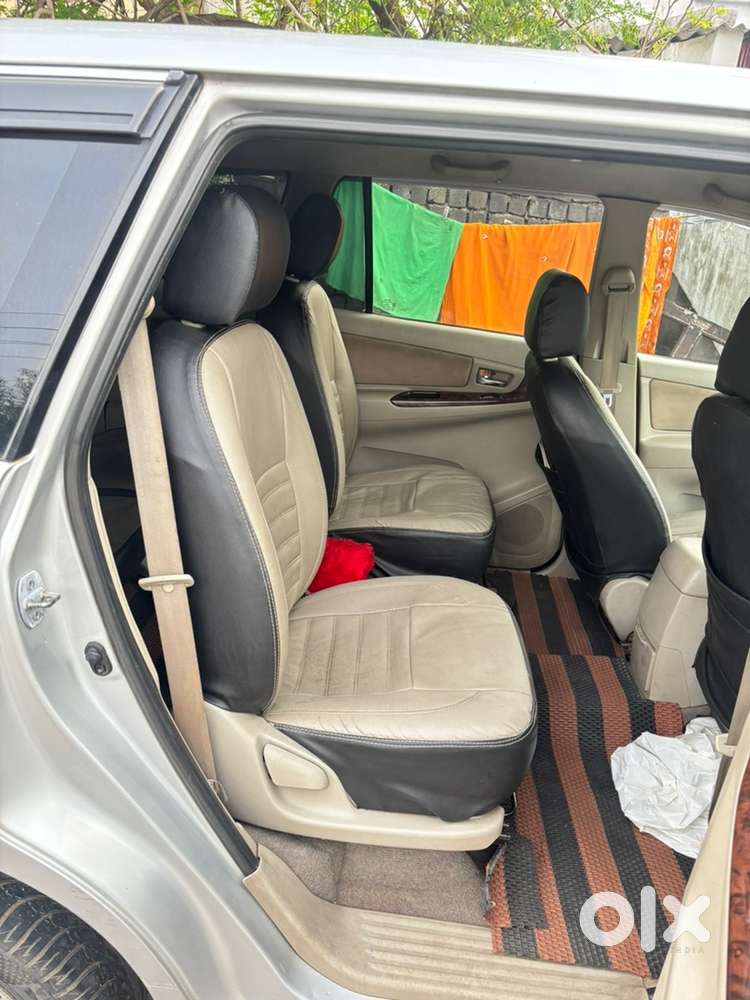 Toyota Innova 2.0 V 2012