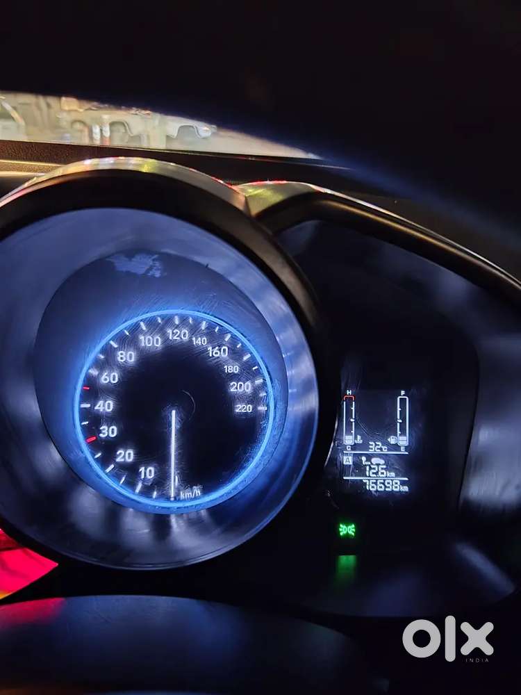 Well Maintained Venue S Petrol + Cng White Colour For Sale