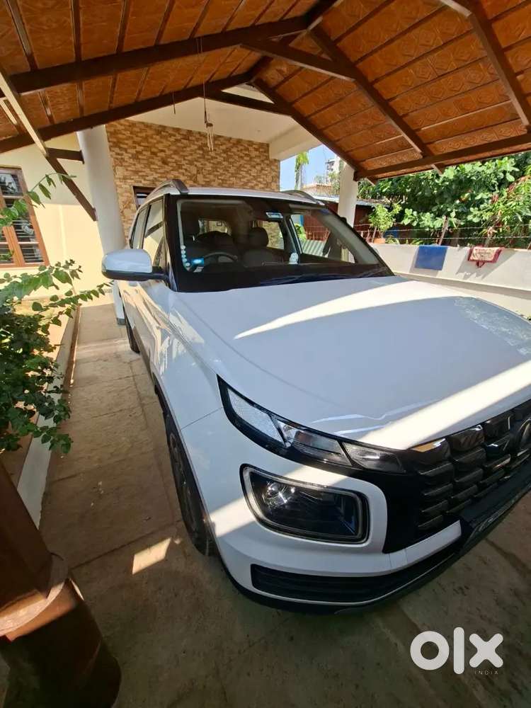 Hyundai New Venue 1 Petrol 3367 Km Driven