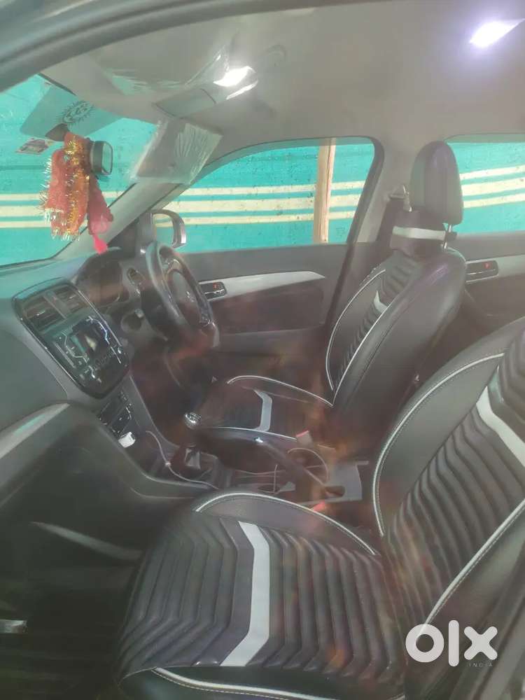 Maruti Suzuki Brezza 2017 Show Room Maintenance Show Room Track