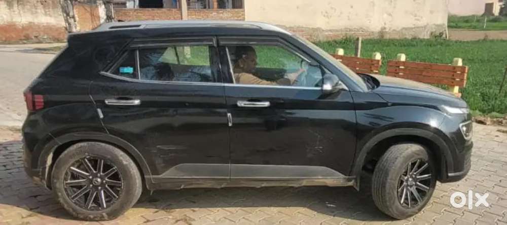 Venue Sx Good Condition Petrol+cng