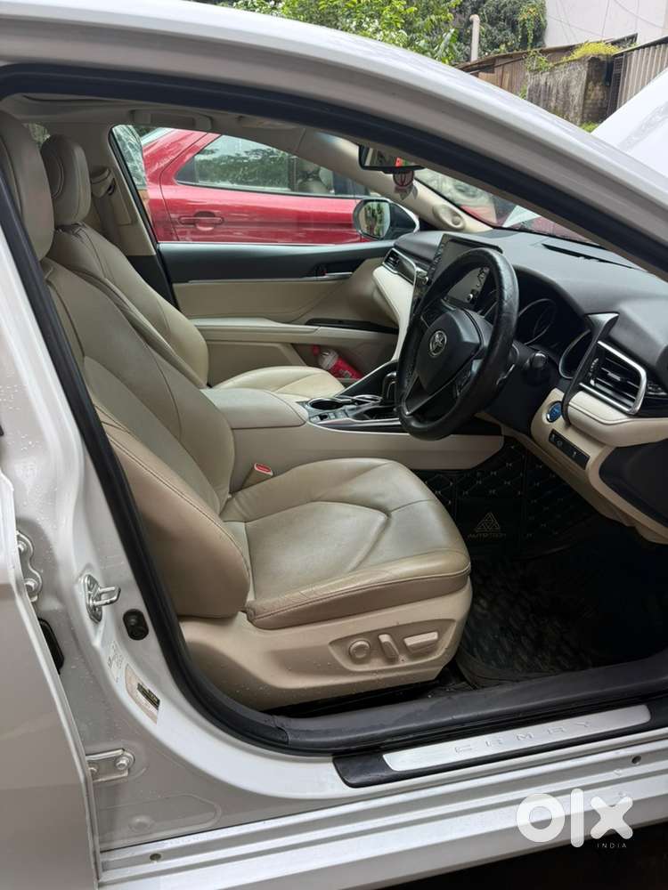 Toyota Camry Hybrid 2023