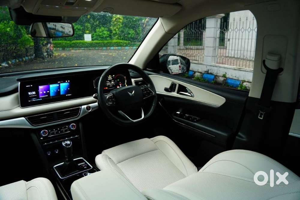 Mahindra Xuv700 2.2 Ax 7 Diesel Mt Luxury Pack Str, 2026, Diesel