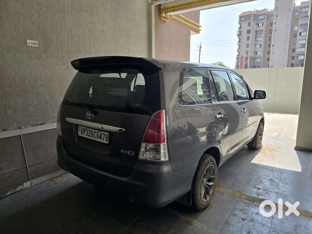 Toyota Innova 2010 Cng & Hybrids 140000 Km Driven