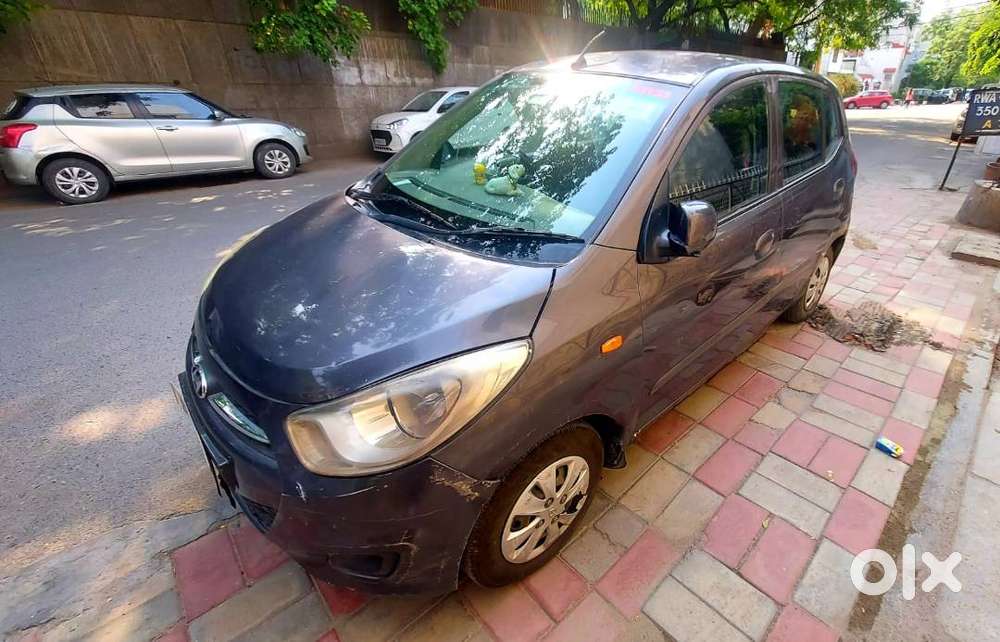 For Sale - Hyundai I-10 (petrol + Cng) Carbon Grey / 'lady Driven Car'