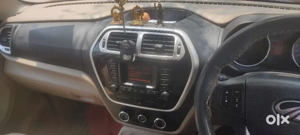 Mahindra Tuv 300 T 8 Modal