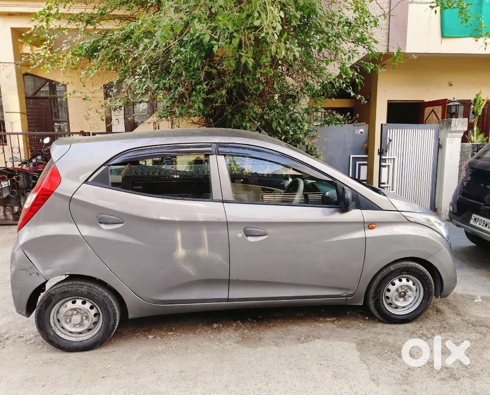 Hyundai Eon 2013 Petrol. Well Maintained, Original Company Color.