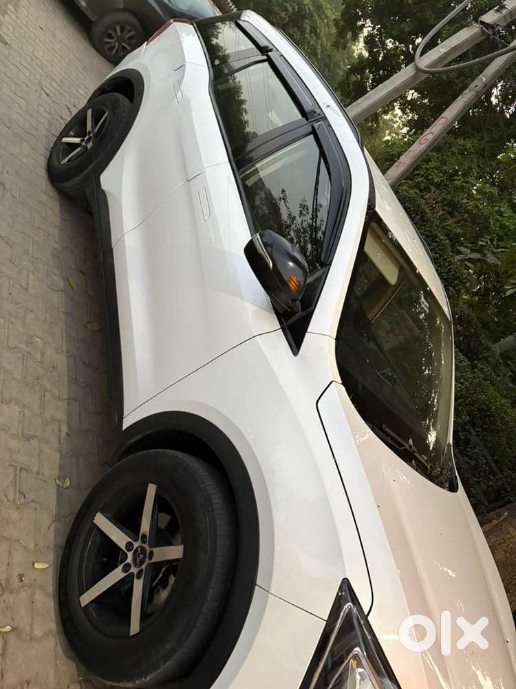 Mahindra Xuv700 2022 Petrol 65000 Km Driven