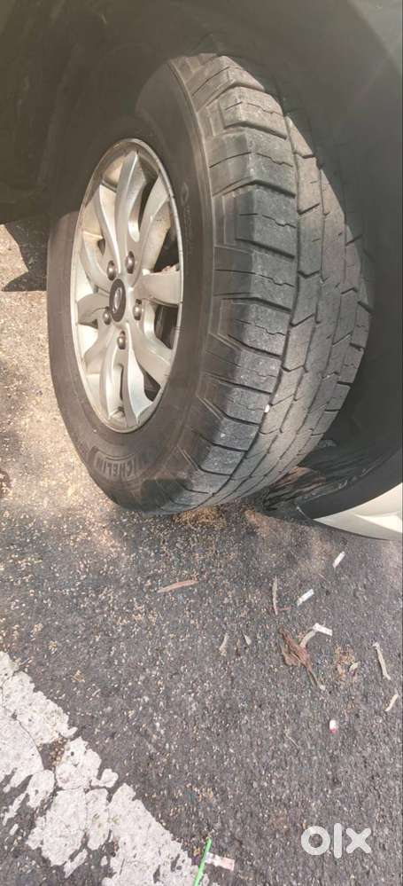 Mahindra Xuv500 W10 2016