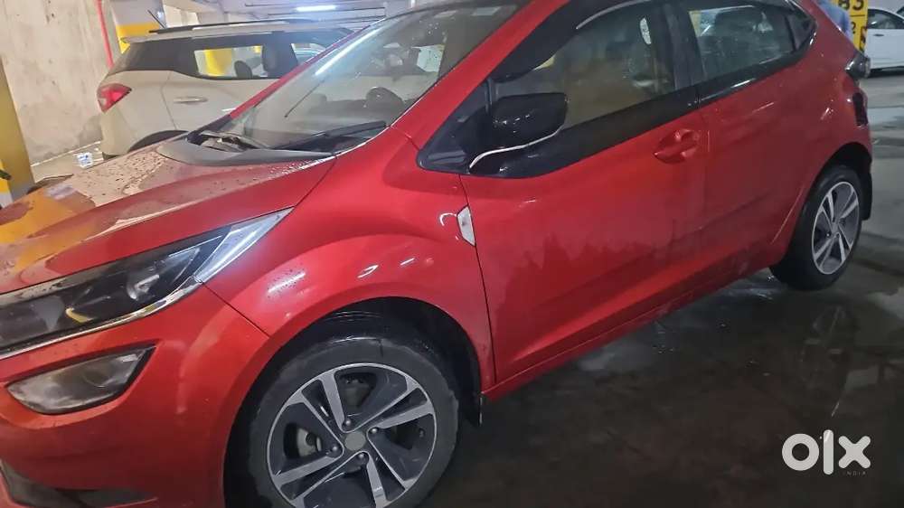 Lady  Car Driving Like New Scratch Less Top Model