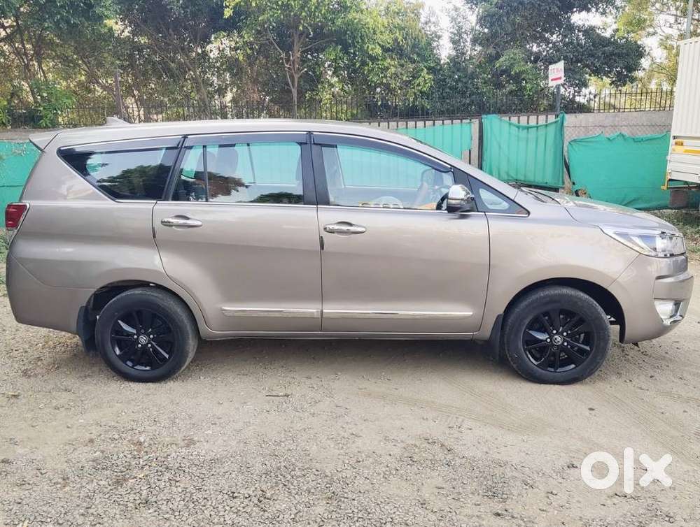 Toyota Innova Crysta 2.4 G Plus Mt 8 Str, 2017, Diesel