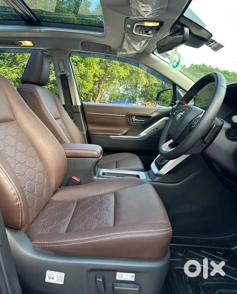 Toyota Innova Hycross 2.0 Zx Hybrid 7 Str, 2025, Petrol