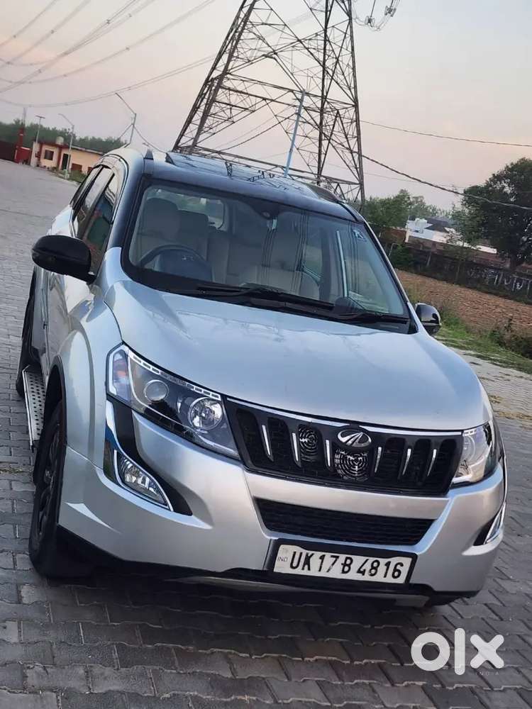 Mahindra Xuv W10 
Sunroof 
Electronic Seats 
Ac
Power Windows