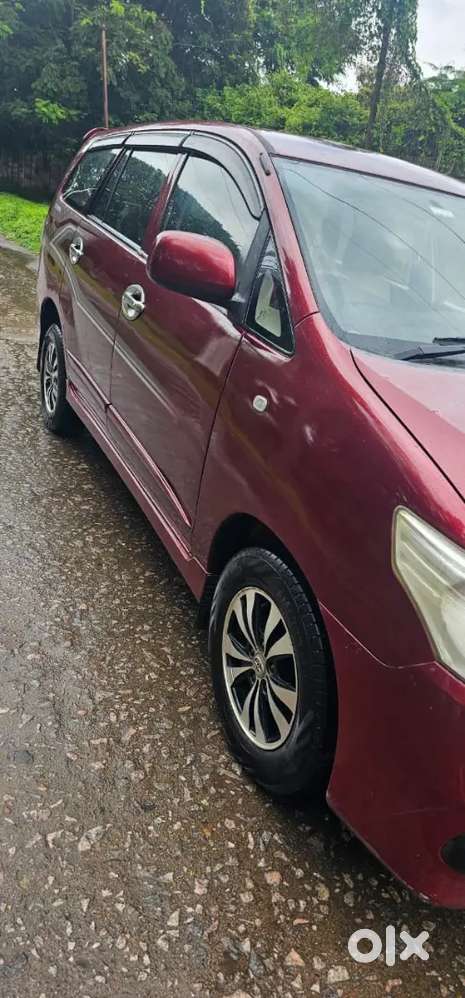 Toyota Innova 2015 Diesel 200000 Km Driven