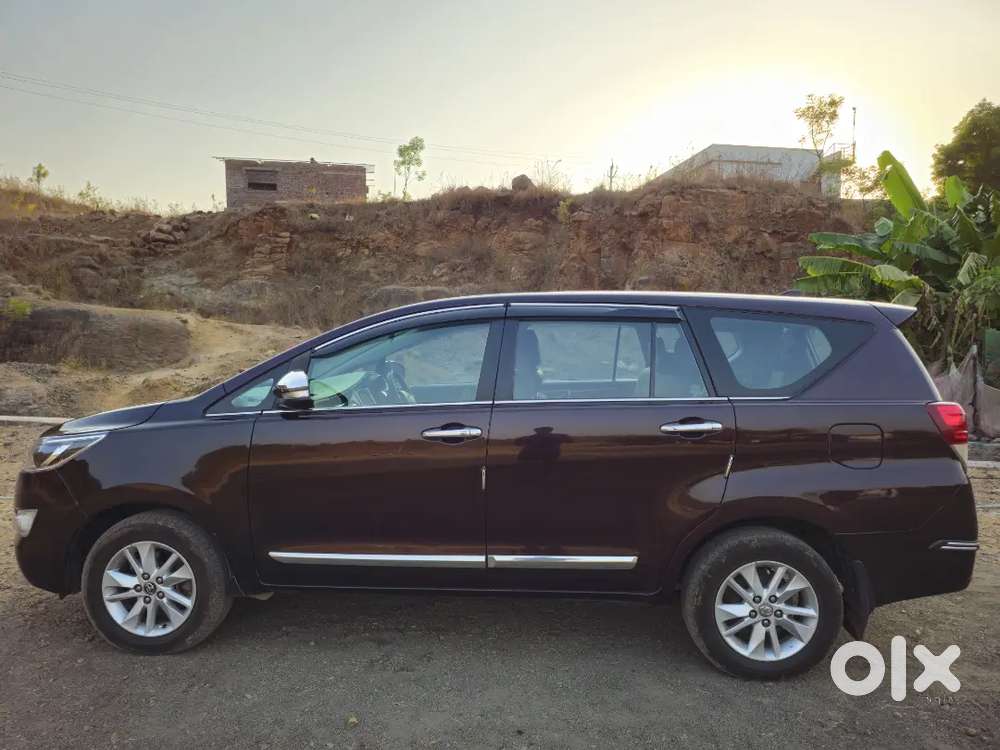 Toyota Innova Crysta 2.4 V (8 Seater) 2017 – Excellent Condition