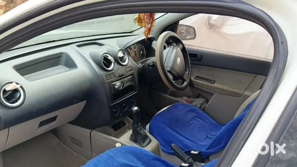 Ford Fiasta 1.6(white Color)