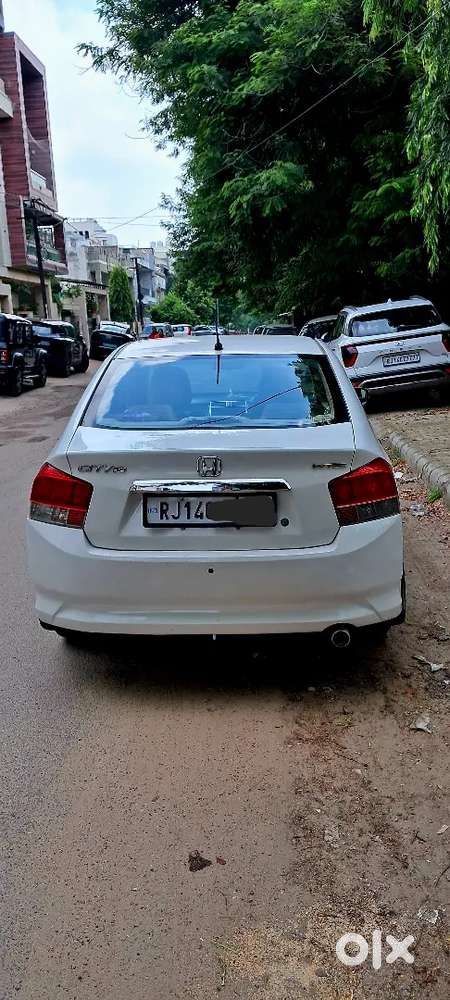 Well Maintained Car With Big Led Screen