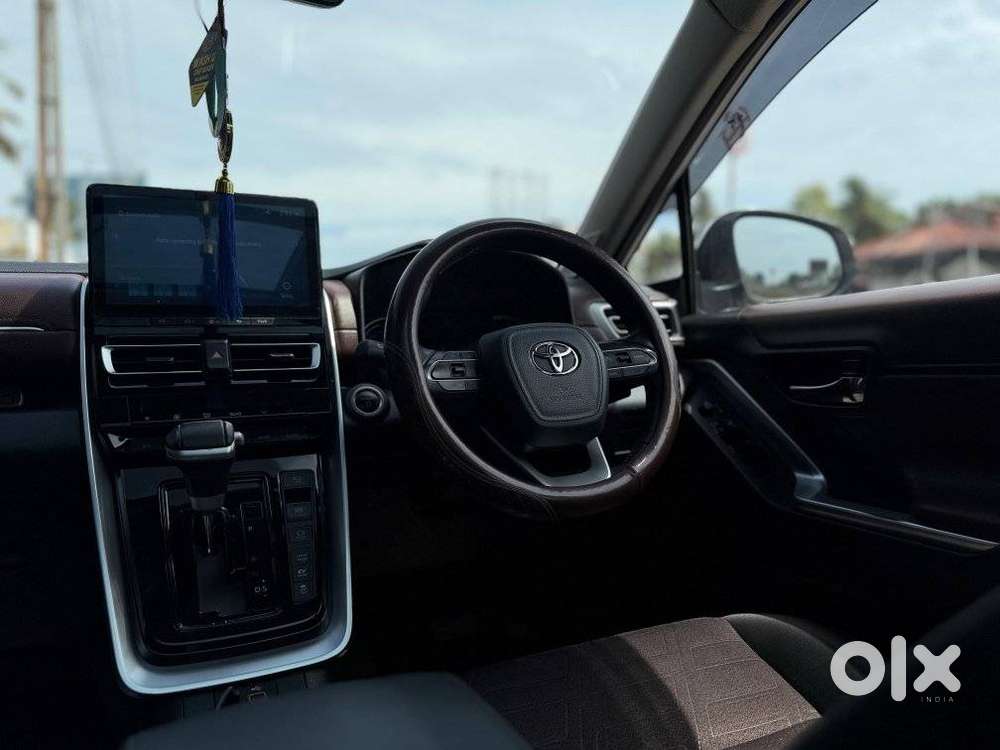 Toyota Innova Hycross 2.0 Vx (o) Hybrid 7 Str, 2024, Petrol