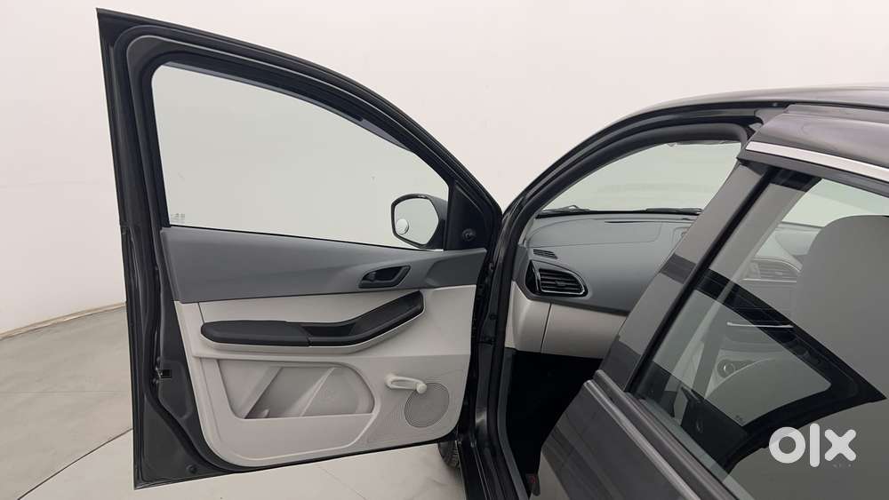 Tata Tiago Xe, 2025, Petrol