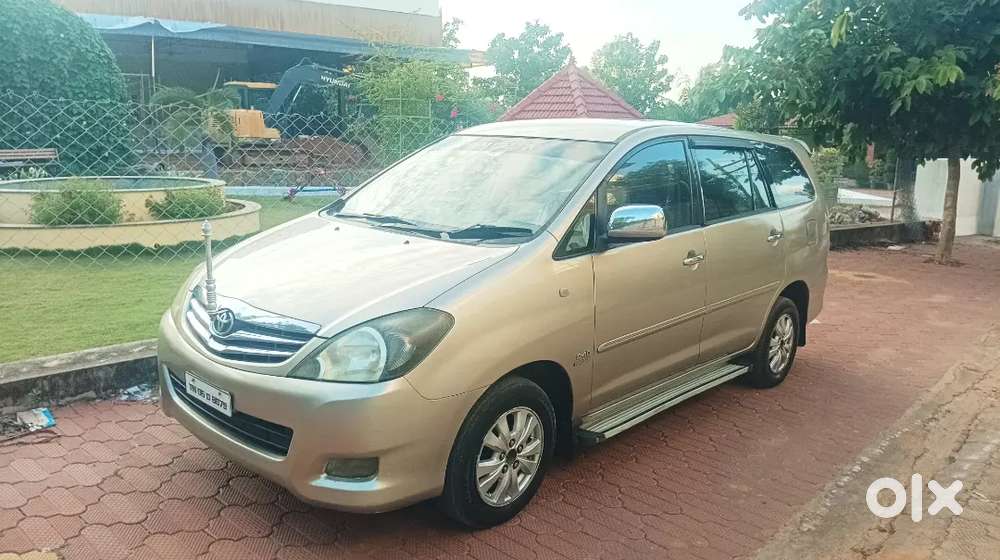 Toyota Innova 2.5 V Diesel 2011 Car For Sale