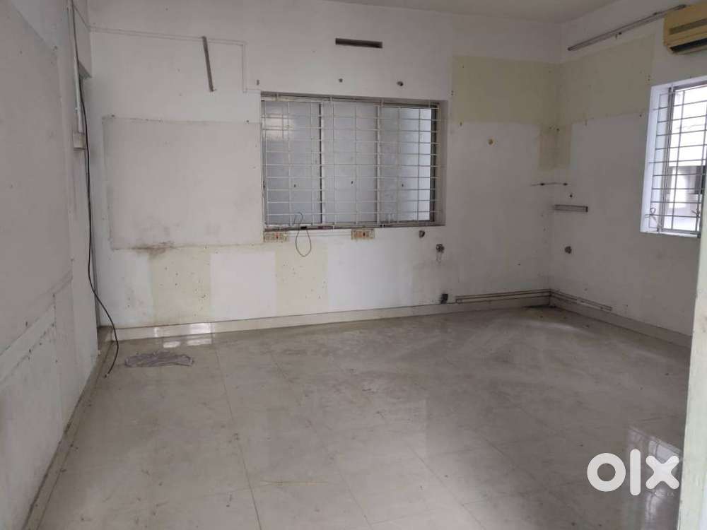 300 SQ.FT OFFICE SPACE SECOND FLOOR AT RAVIPURAM,KOCHI. For Rent Shops & Offices 1732607554