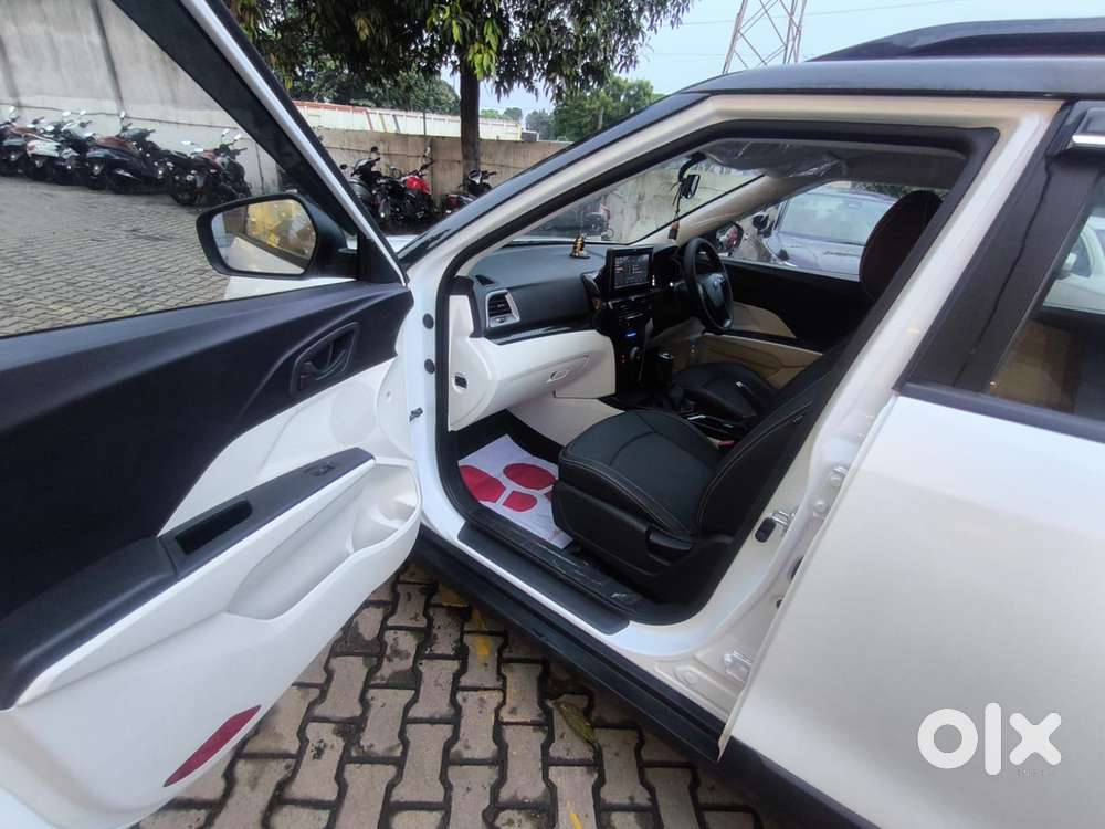 Mahindra Xuv 3xo Mx1 Pm Mt, 2025, Petrol