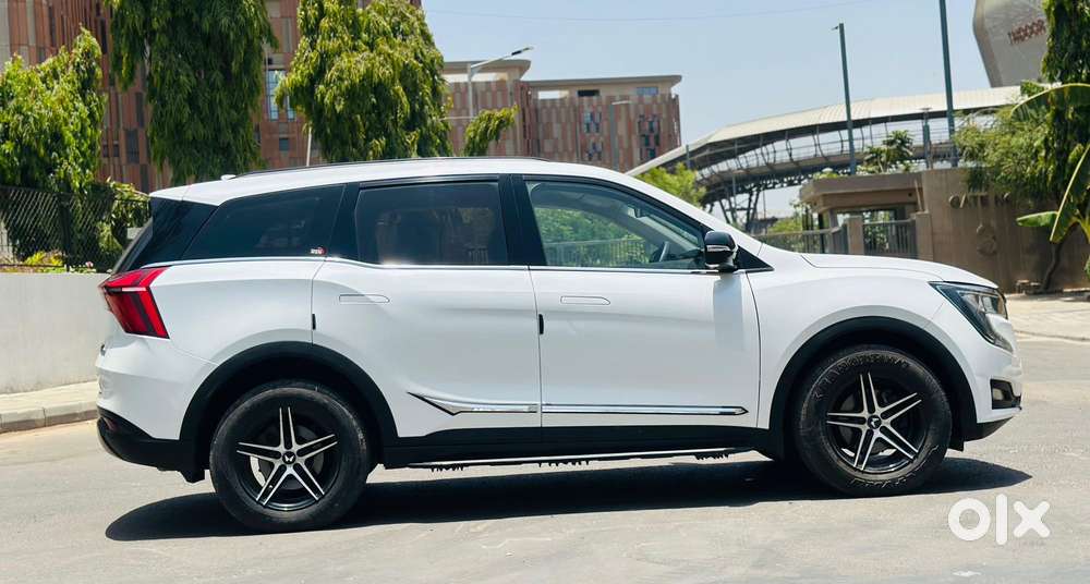 Mahindra Xuv700 2.0 Mx Petrol Mt 5 Str, 2022, Petrol