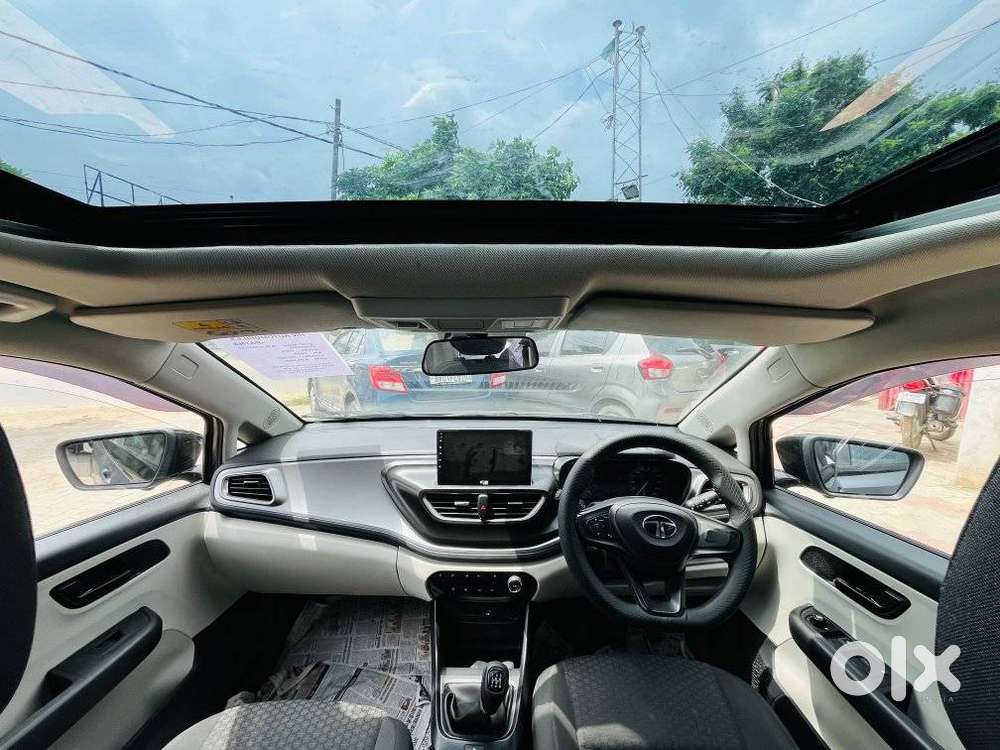 Tata Altroz 1.2 Xt Luxe Petrol, 2024, Petrol