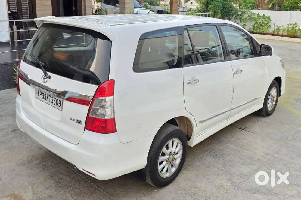 Toyota Innova 2.5 Vx 8 Seater Bs Iv, 2014, Diesel