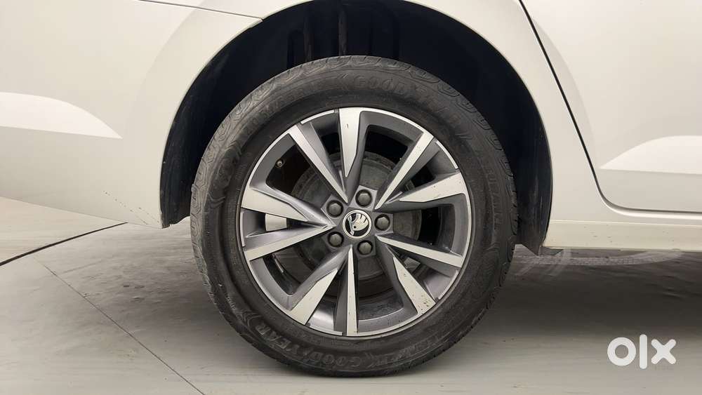 Skoda Slavia Style 1.0l Tsi At, 2023, Petrol