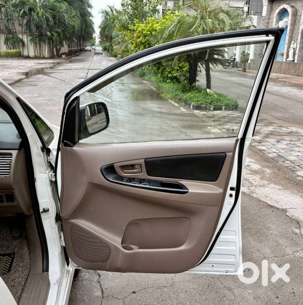 Toyota Innova 2.5 G (diesel) 8 Seater, 2015, Diesel