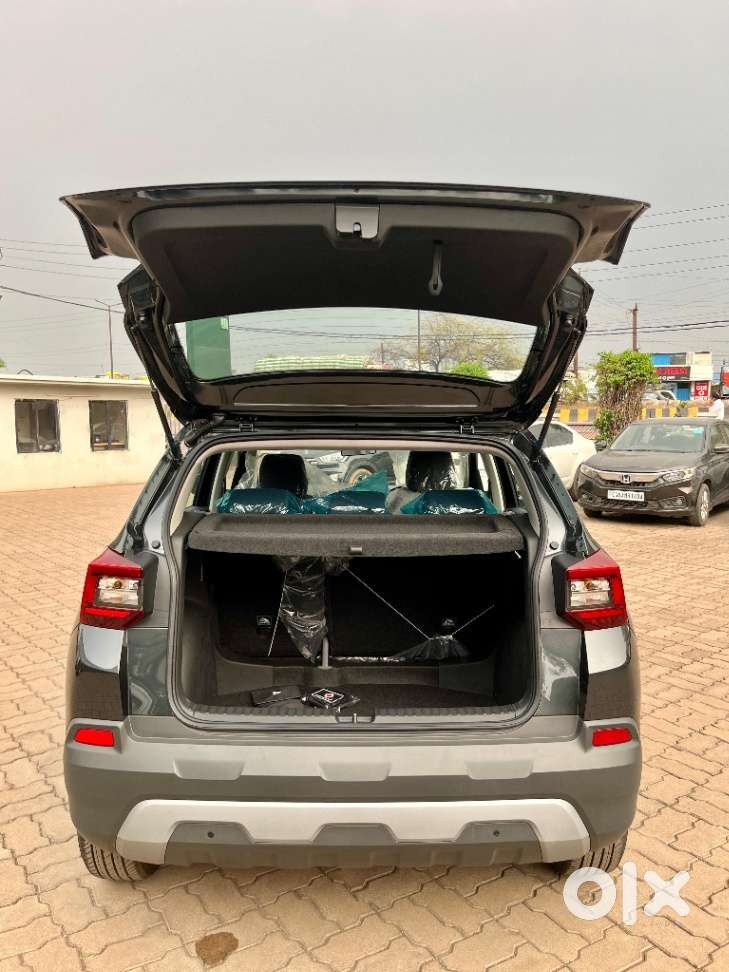 Skoda Kylaq Signature, 2025, Petrol