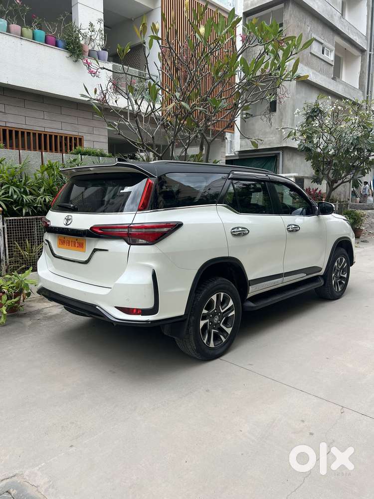 Toyota Fortuner Legender