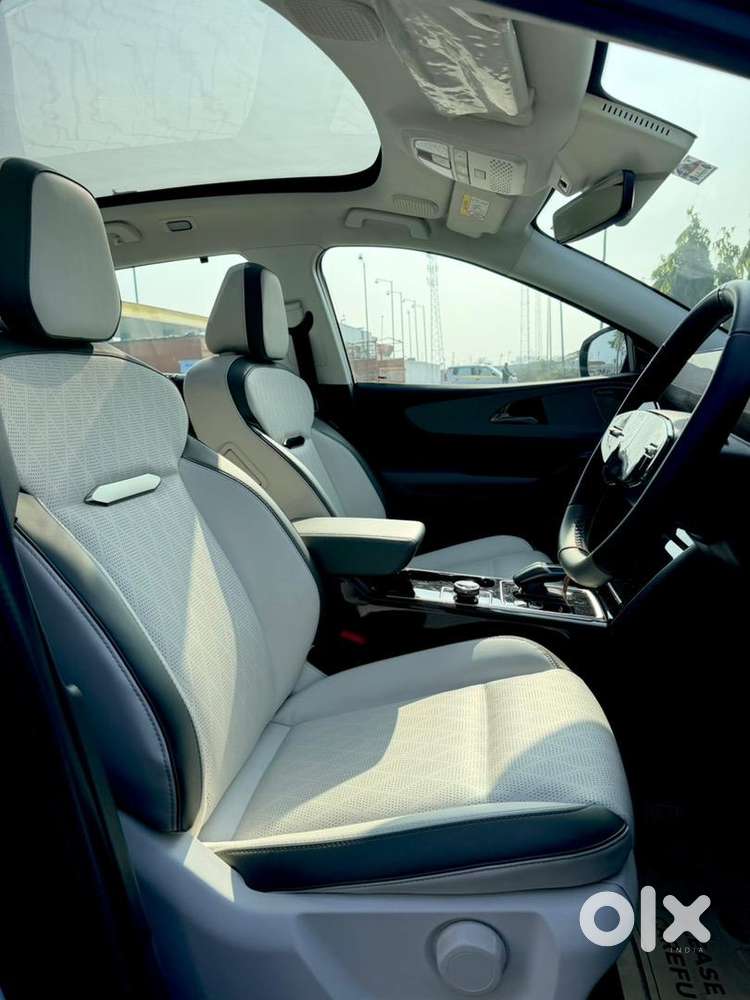 Mahindra Xev 9e 2025 Electric 9900 Km Driven