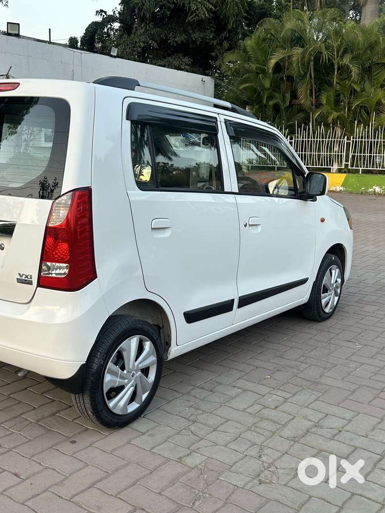 Maruti Suzuki Wagon R Vxi Amt1.2, 2017, Petrol