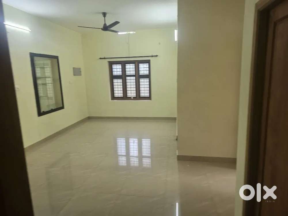 6 bhk independent house near thondayad. Chevayur