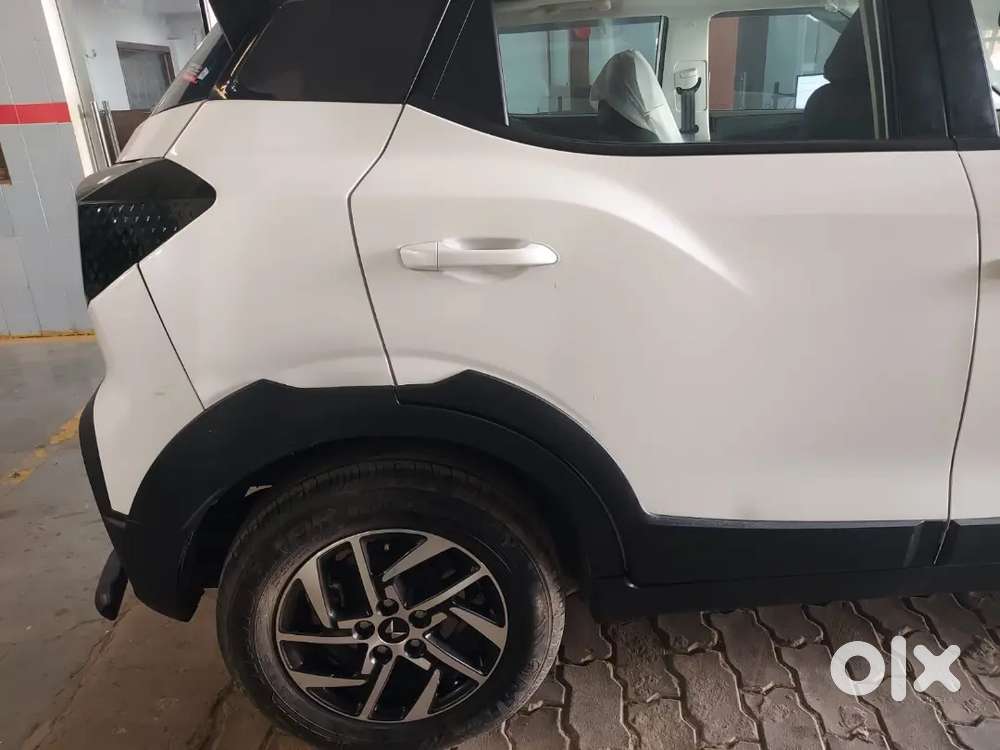 Mahindra Xuv 3xo 2025 Petrol 2500 Km Driven