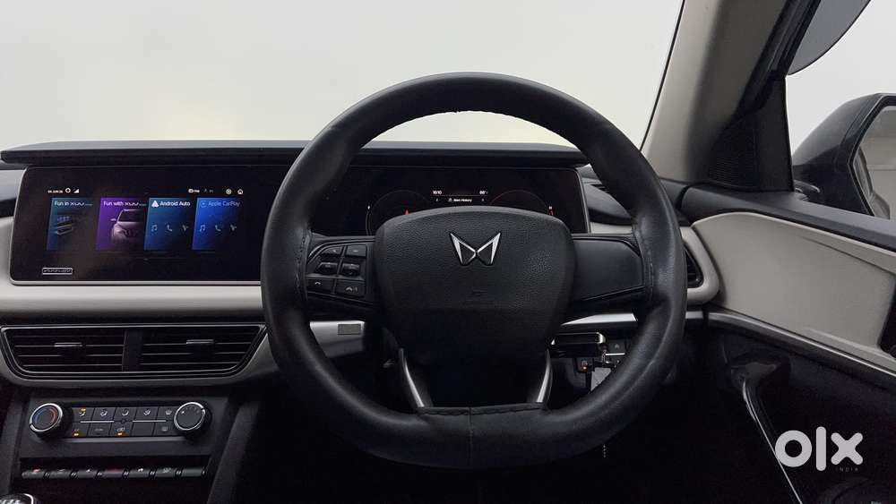Mahindra Xuv700 2.0 Ax 5 Petrol Mt Str, 2023, Petrol