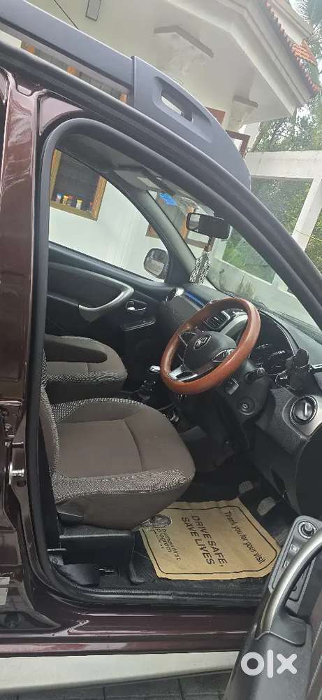 Well Maintained Turbo Petrol Duster.