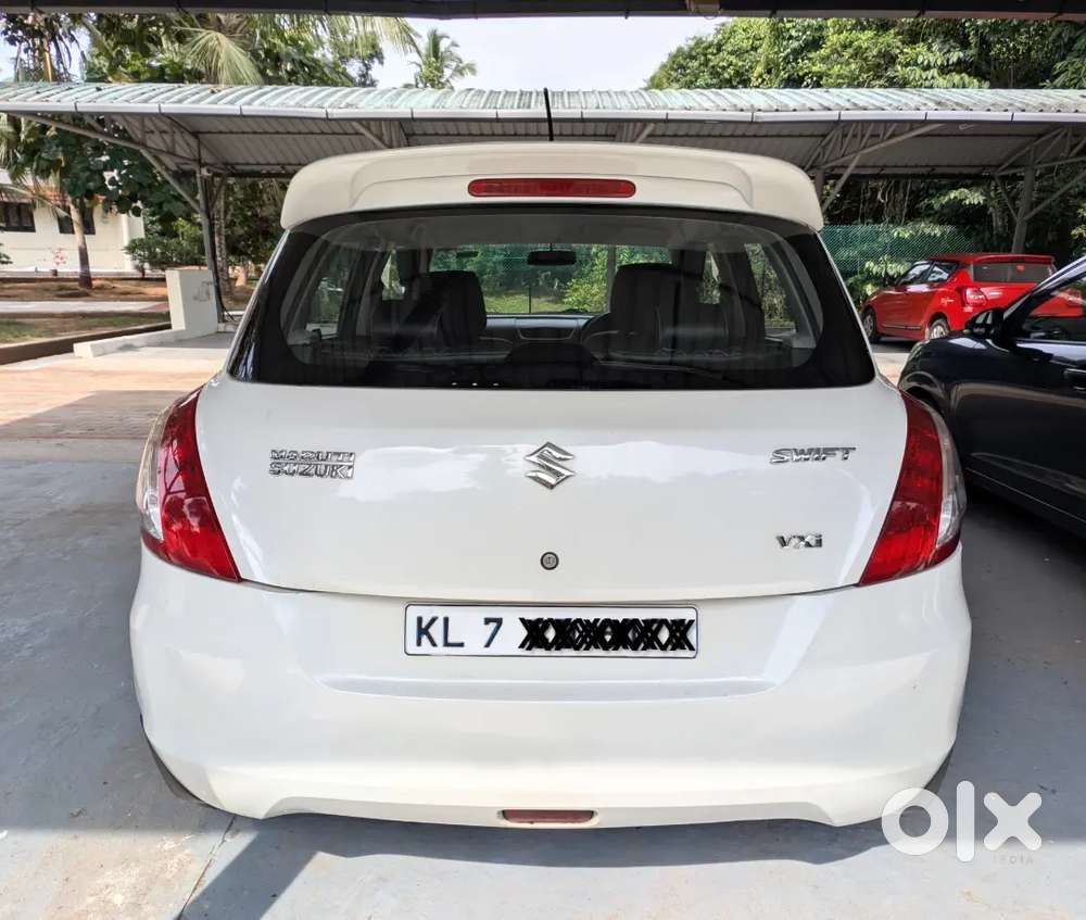 Maruti Suzuki Swift (2015) - Transfer Sale  Maruti Service Maintained
