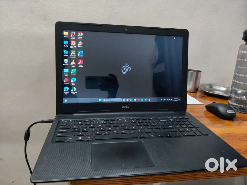 Dell Vostro 3590 Laptop in Full condition very minimal use.