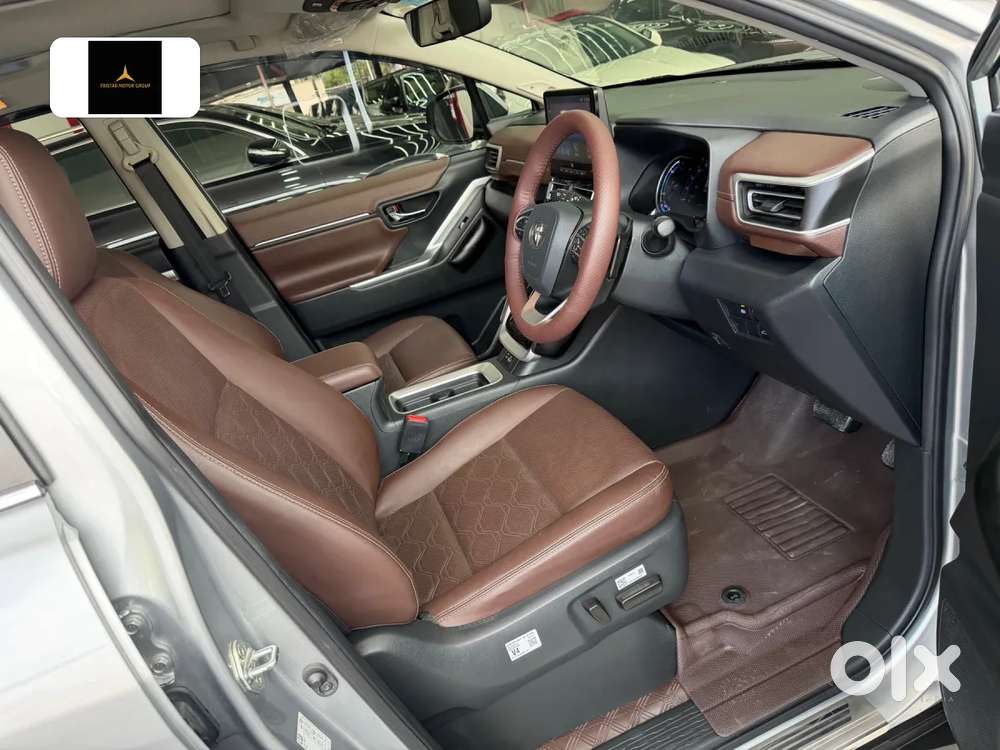 Toyota Innova Hycross, 2025, Petrol