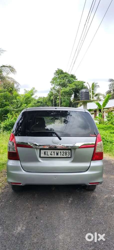 Premium Toyota Innova 2.5 G (2015)  New Insurance & Battery  Well-ma