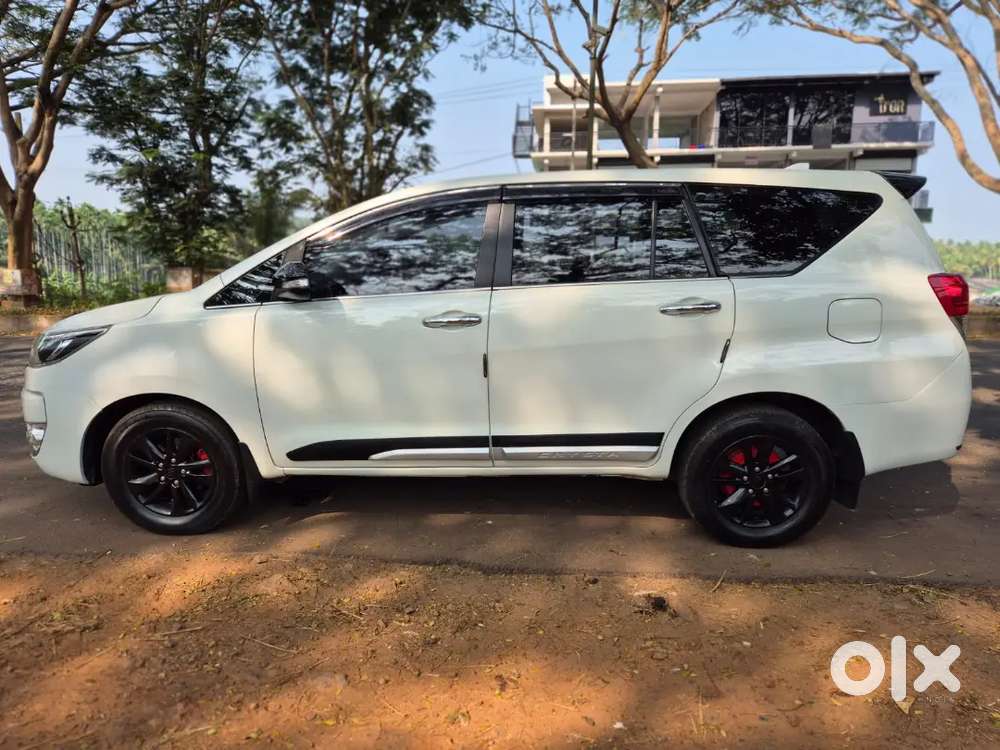 Toyota Innova Crysta 2017. V